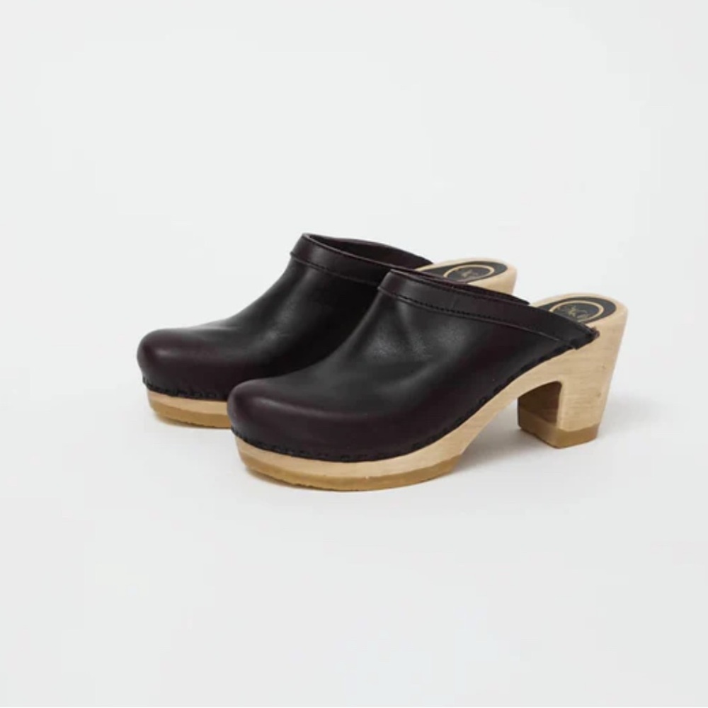 No. 6 Black Leather Mules